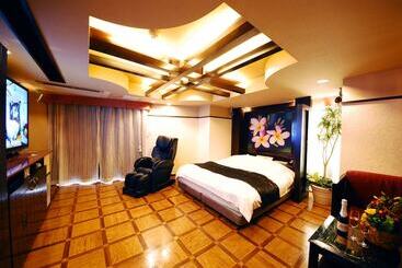 هتل Vanilla Resort Kawagoe   Adults Only