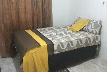 پانسیون Fay Guest House