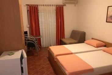 پانسیون Guesthouse Mb Knezevic