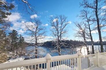 هاستل Lakehouse Inn