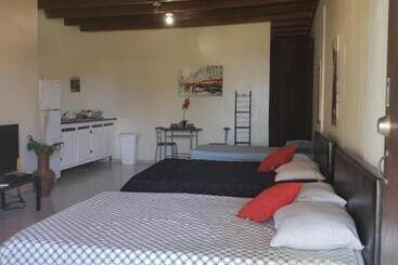 Jardin Del Mar Guesthouse - Hatillo