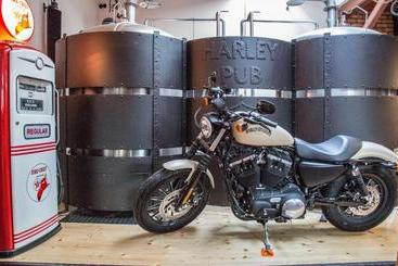 펜션 Penzion Harley Pub