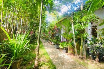 پانسیون Priyavimana Resort