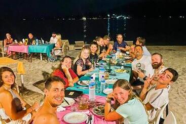 پانسیون Zipp Bar Restaurant & Bungalows