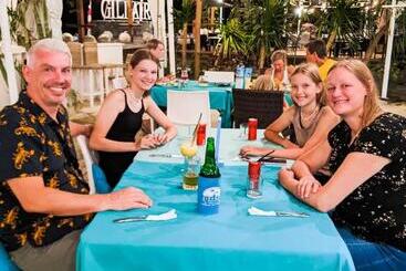 پانسیون Zipp Bar Restaurant & Bungalows
