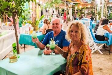 پانسیون Zipp Bar Restaurant & Bungalows
