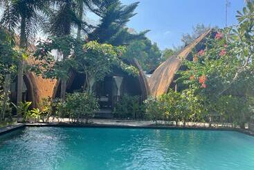 پانسیون Zipp Bar Restaurant & Bungalows