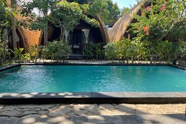 پانسیون Zipp Bar Restaurant & Bungalows