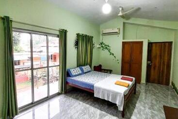 پانسیون Auslyn Guest House