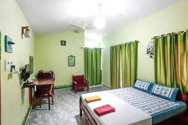 پانسیون Auslyn Guest House