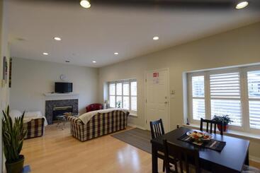 پانسیون Marpole Guest House