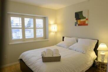 پانسیون Marpole Guest House