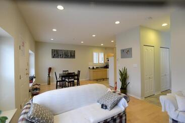 پانسیون Marpole Guest House