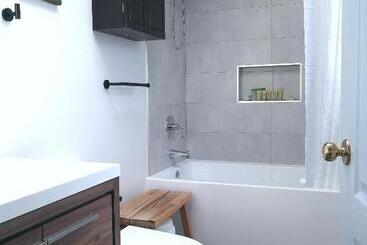پانسیون Marpole Guest House