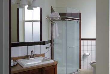 هاستل Water Suites