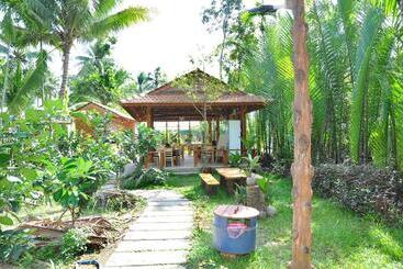 هتل Ben Tre Farm Stay