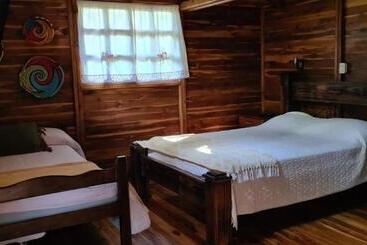 פנסיון Congos Hostal Y Camping