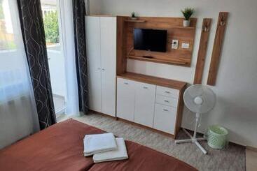 پانسیون Fiesta Apartman