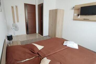 پانسیون Fiesta Apartman