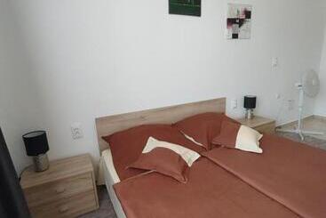 پانسیون Fiesta Apartman