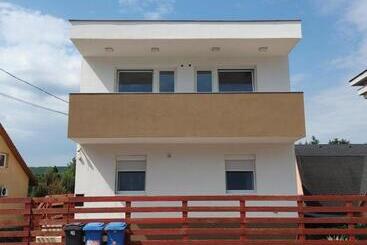 پانسیون Fiesta Apartman