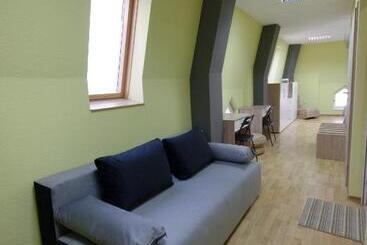 پانسیون Guest House The House топ център габрово