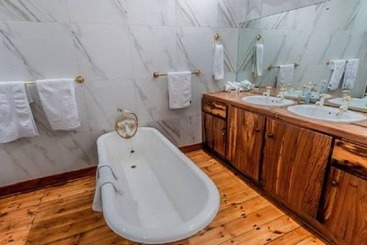 پانسیون Lenore Guest House