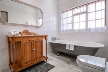 پانسیون Lenore Guest House