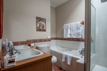 پانسیون Lenore Guest House