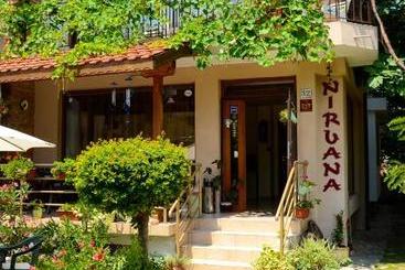 פנסיון Nirvana Guest House
