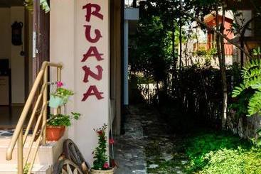 פנסיון Nirvana Guest House