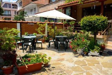 פנסיון Nirvana Guest House