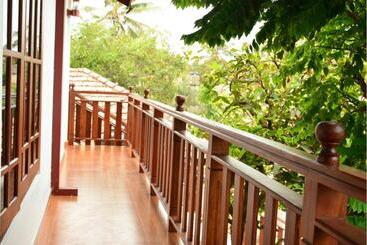 پانسیون Tropical Garden