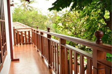 پانسیون Tropical Garden