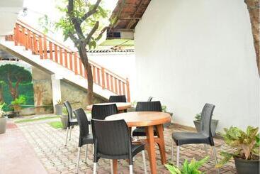 پانسیون Tropical Garden
