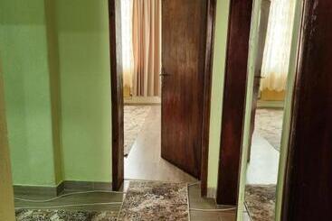 پانسیون Apartment Lachevi