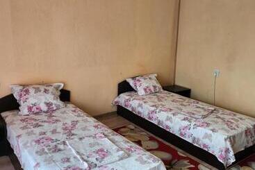 پانسیون Apartment Lachevi