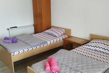 پانسیون Apartments Mostrovi