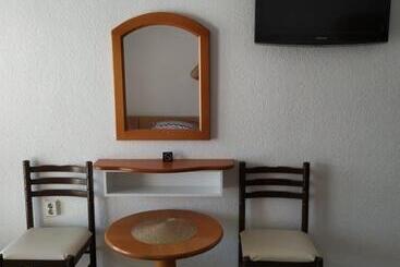پانسیون Apartments Mostrovi