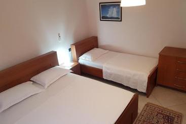 بنسيون Ilir Guest House 1