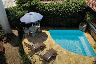 ペンション Piccola Pousada