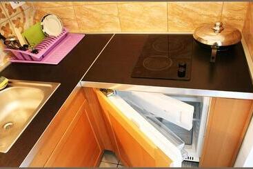پانسیون White & Quiet Apartment House