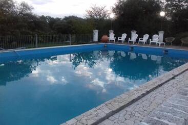 הוסטל Estancia Santa Leocadia