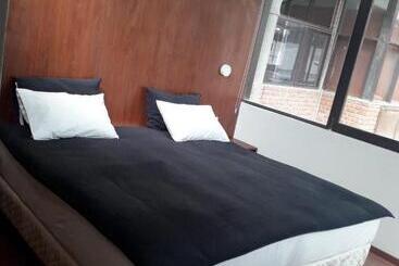 هتل کپسول Onkel Inn Wagon Sleepbox Uyuni