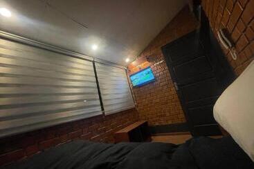 هتل کپسول Onkel Inn Wagon Sleepbox Uyuni