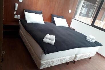 هتل کپسول Onkel Inn Wagon Sleepbox Uyuni