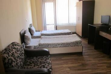 پانسیون Panorama Guest House