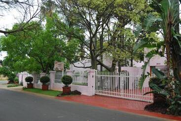 پانسیون Ronique's Guest House