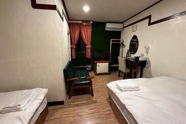 هاستل Ming Ren Hotspring