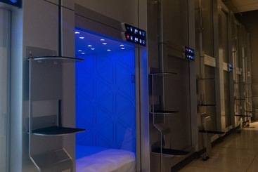 هتل کپسول Izzzleep Aeropuerto Terminal 1